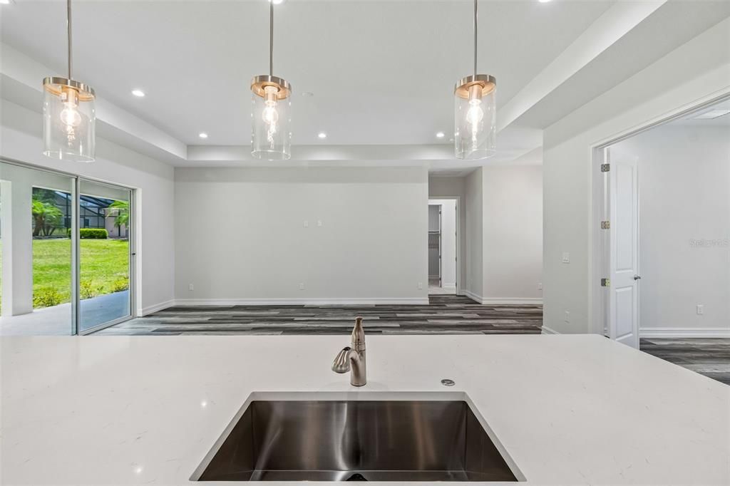 En Venta: $599,000 (3 camas, 3 baños, 2606 Pies cuadrados)