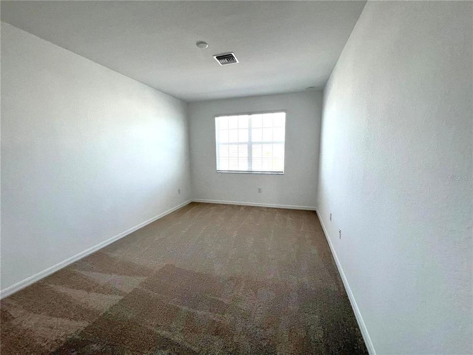 Activo con contrato: $2,595 (3 camas, 2 baños, 1741 Pies cuadrados)