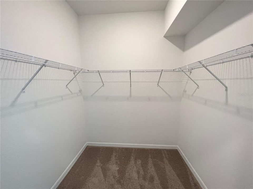 Activo con contrato: $2,595 (3 camas, 2 baños, 1741 Pies cuadrados)