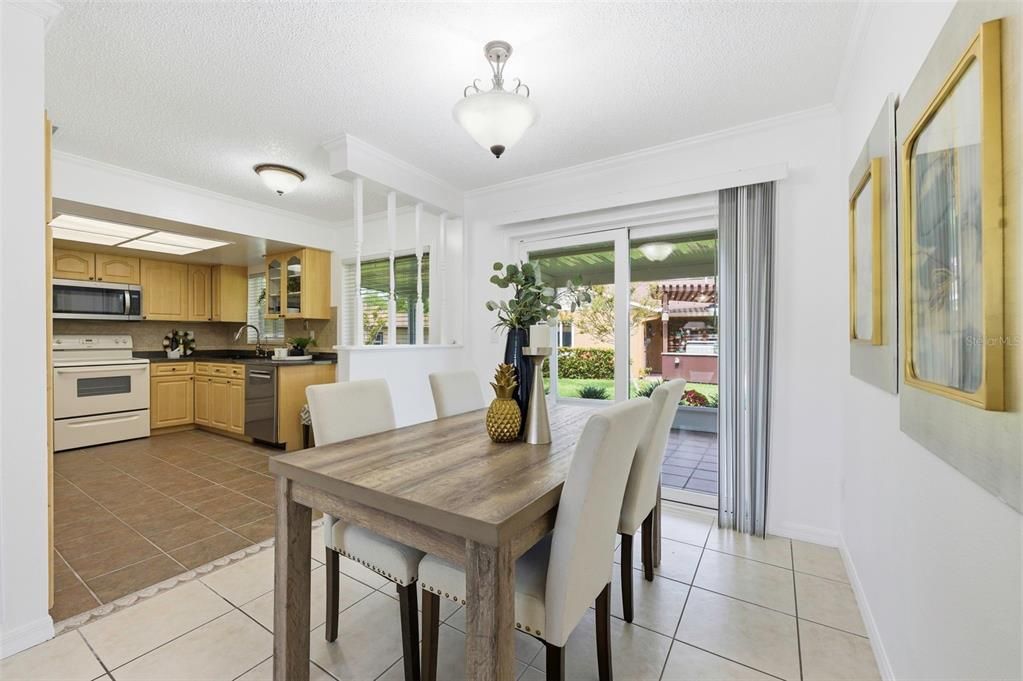 En Venta: $317,500 (2 camas, 2 baños, 986 Pies cuadrados)