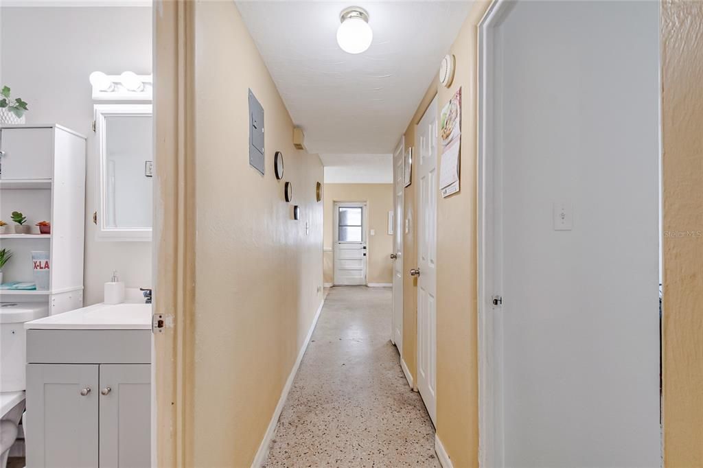 For Sale: $275,000 (3 beds, 1 baths, 988 Square Feet)