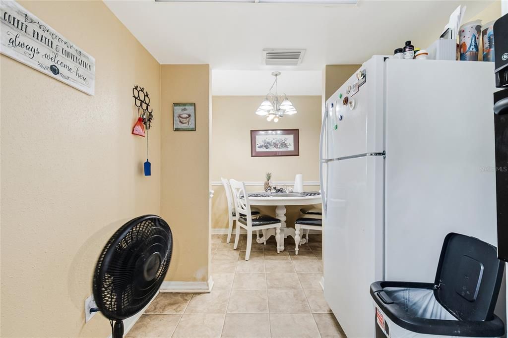 For Sale: $275,000 (3 beds, 1 baths, 988 Square Feet)