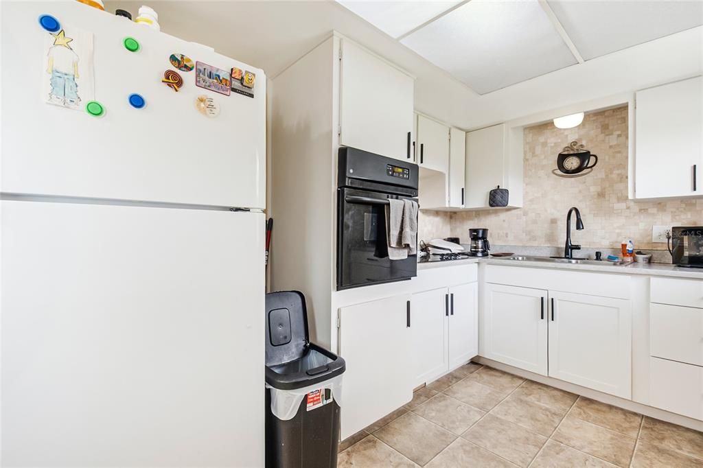 For Sale: $275,000 (3 beds, 1 baths, 988 Square Feet)