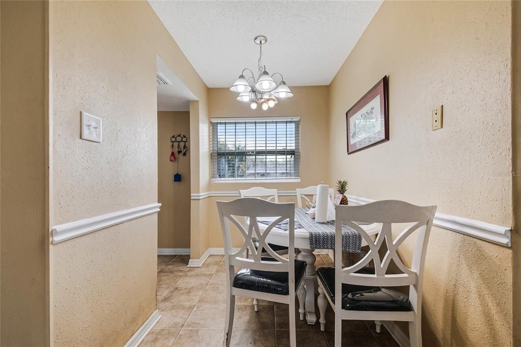 For Sale: $275,000 (3 beds, 1 baths, 988 Square Feet)