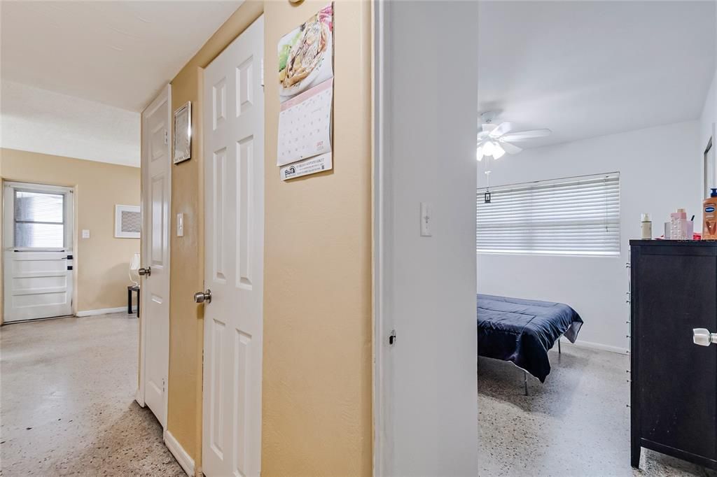 For Sale: $275,000 (3 beds, 1 baths, 988 Square Feet)