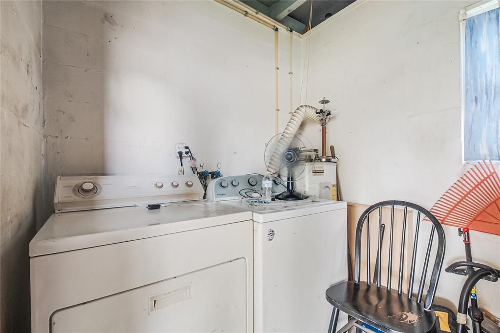 For Sale: $275,000 (3 beds, 1 baths, 988 Square Feet)