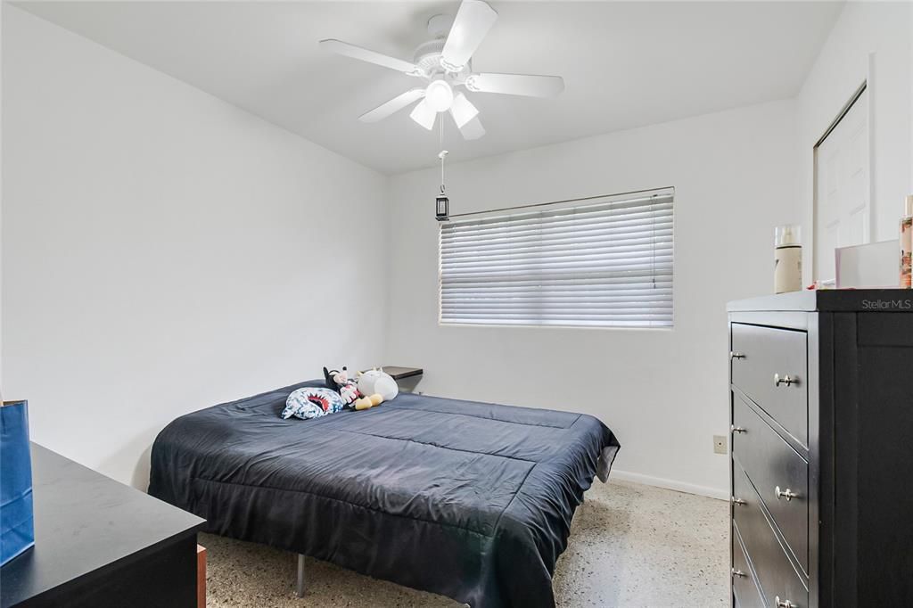 For Sale: $275,000 (3 beds, 1 baths, 988 Square Feet)