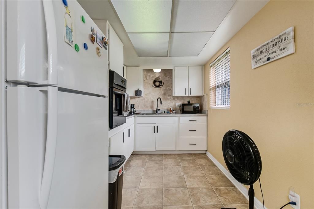 For Sale: $275,000 (3 beds, 1 baths, 988 Square Feet)