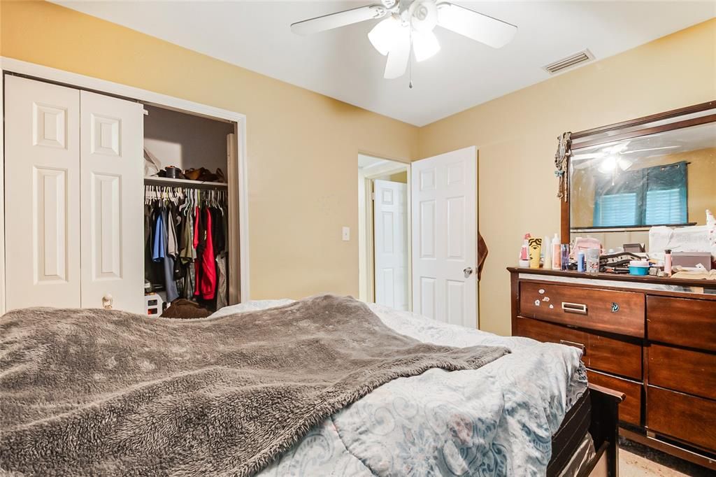 For Sale: $275,000 (3 beds, 1 baths, 988 Square Feet)