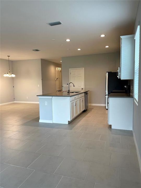 For Rent: $2,400 (4 beds, 3 baths, 2126 Square Feet)