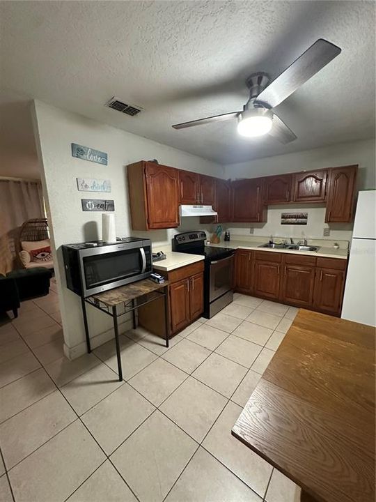 В аренду: $2,500 (3 спален, 2 ванн, 875 Квадратных фут)