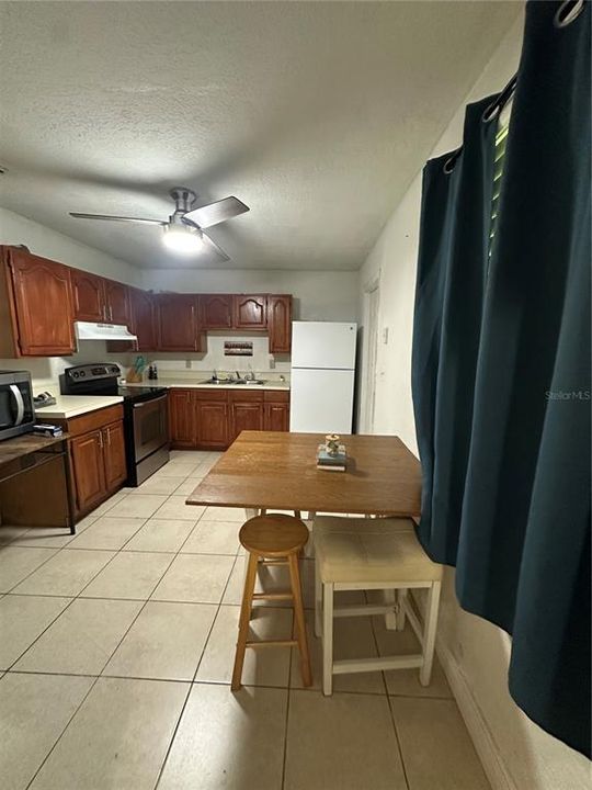 В аренду: $2,500 (3 спален, 2 ванн, 875 Квадратных фут)