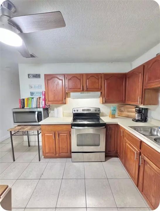 В аренду: $2,500 (3 спален, 2 ванн, 875 Квадратных фут)