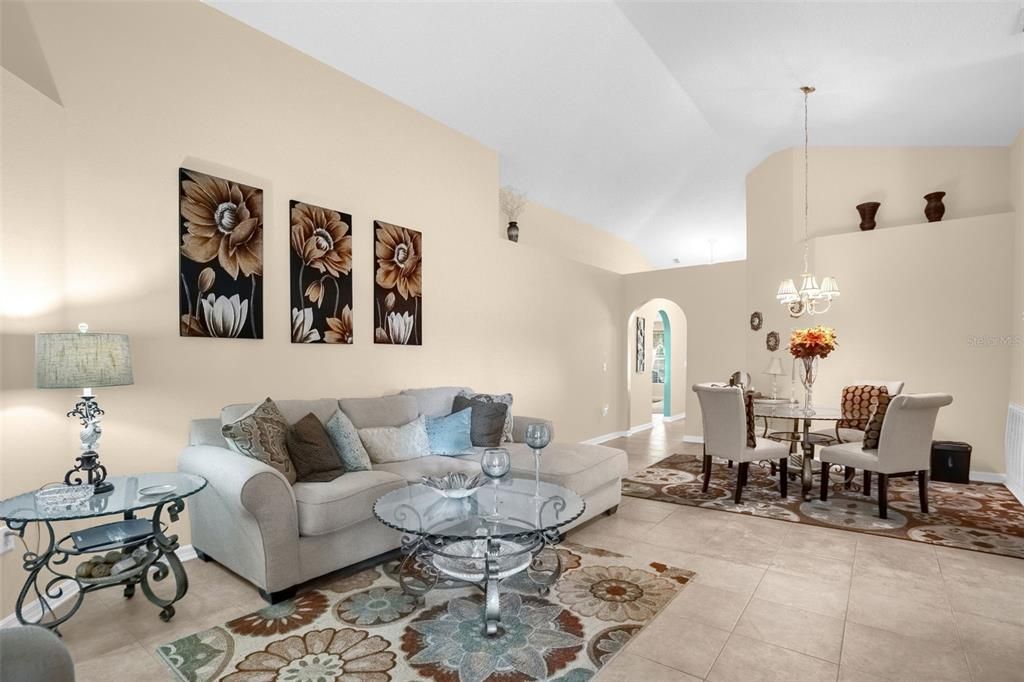 En Venta: $381,900 (4 camas, 2 baños, 2010 Pies cuadrados)