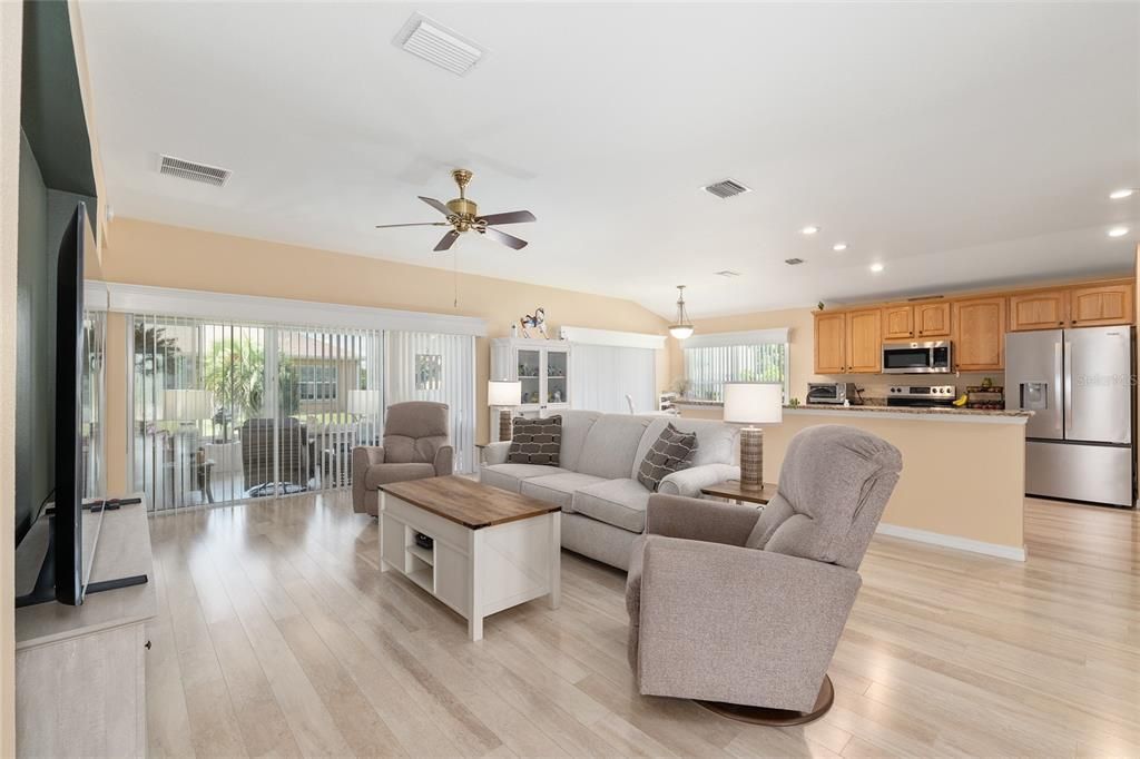 En Venta: $339,900 (2 camas, 2 baños, 1698 Pies cuadrados)