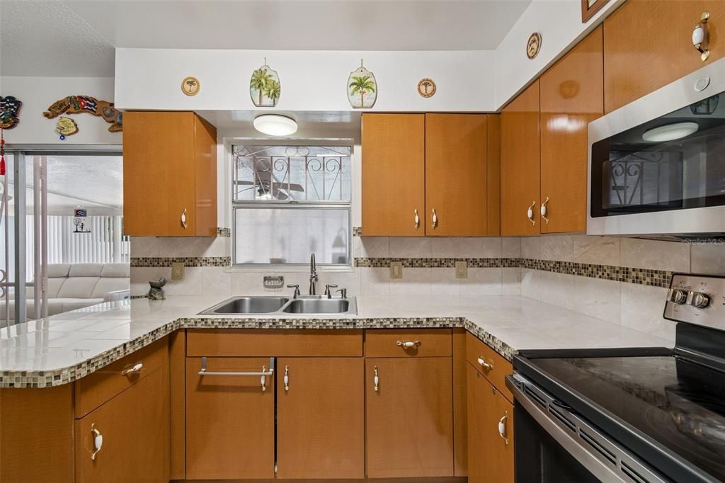 На продажу: $439,000 (4 спален, 2 ванн, 1224 Квадратных фут)