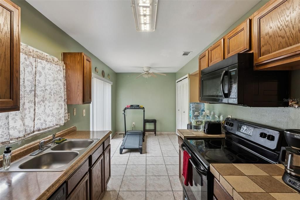 En Venta: $190,000 (3 camas, 2 baños, 1307 Pies cuadrados)