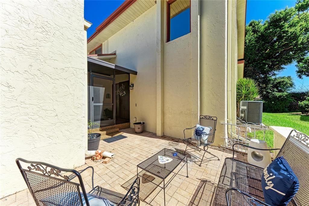 For Sale: $335,000 (3 beds, 3 baths, 2177 Square Feet)
