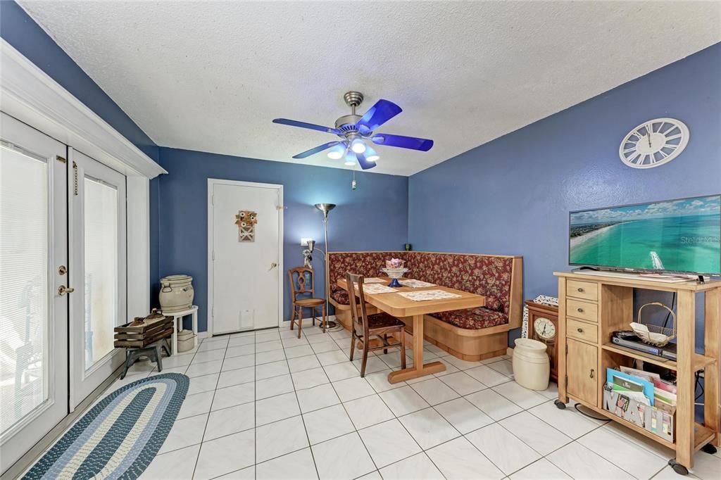 For Sale: $335,000 (3 beds, 3 baths, 2177 Square Feet)
