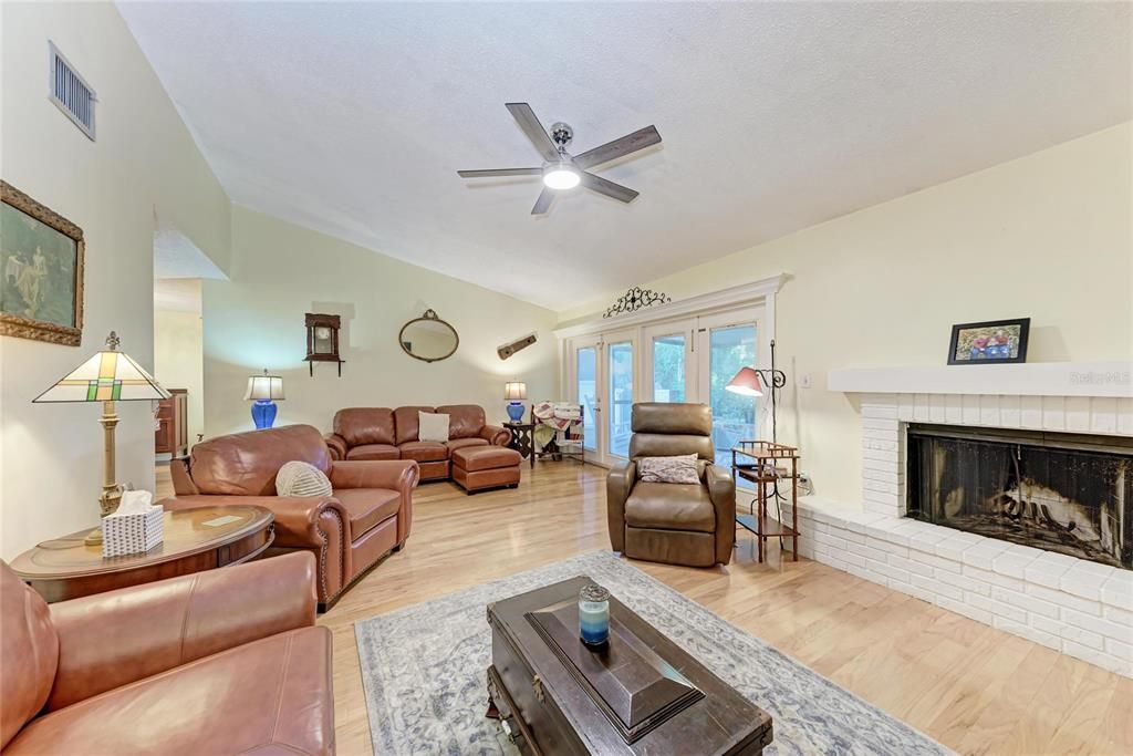 For Sale: $335,000 (3 beds, 3 baths, 2177 Square Feet)