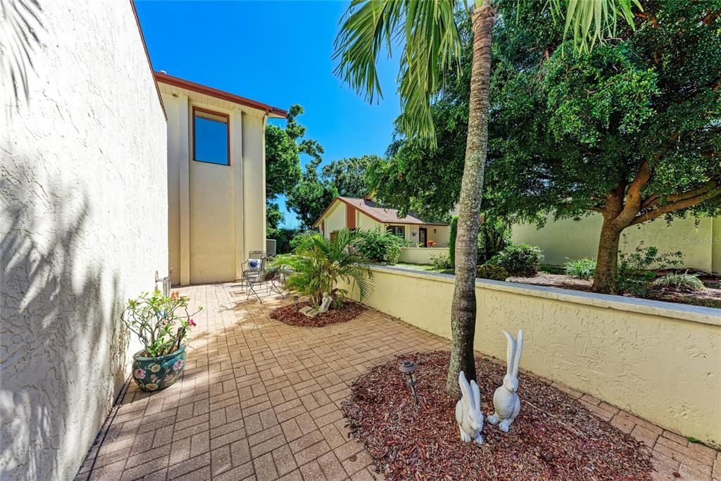 For Sale: $335,000 (3 beds, 3 baths, 2177 Square Feet)