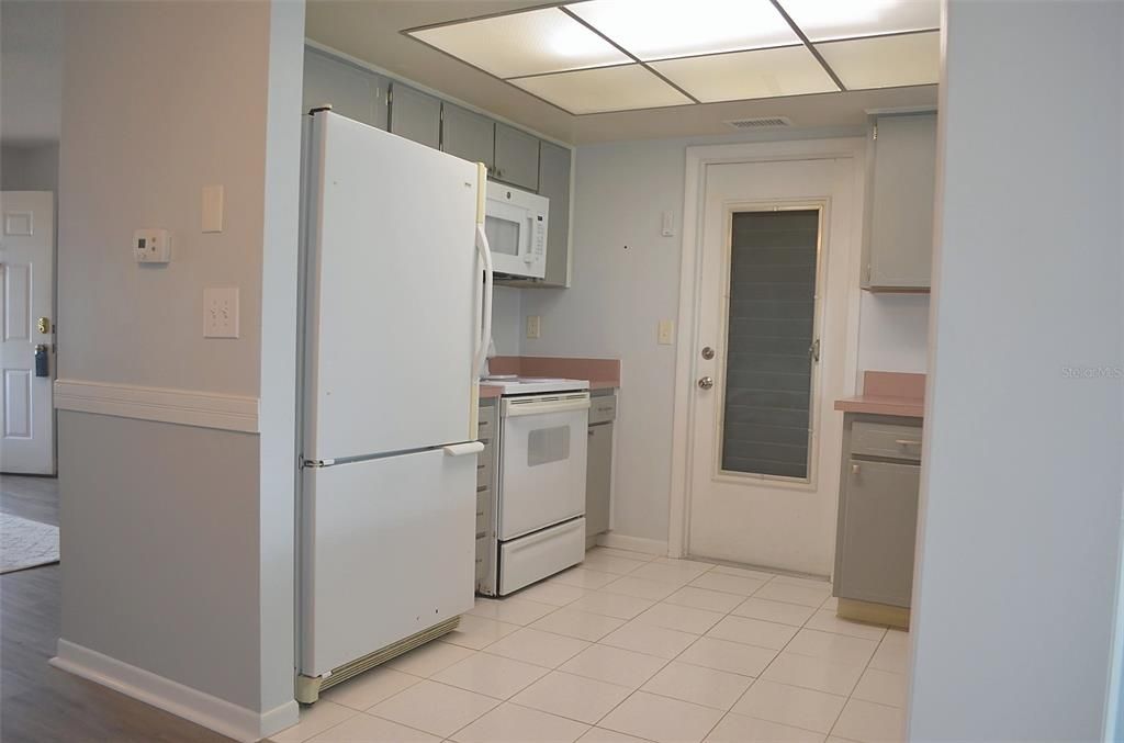 For Rent: $1,750 (2 beds, 1 baths, 830 Square Feet)