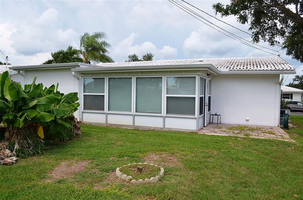 For Rent: $1,750 (2 beds, 1 baths, 830 Square Feet)
