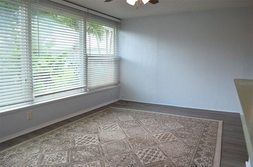 For Rent: $1,750 (2 beds, 1 baths, 830 Square Feet)