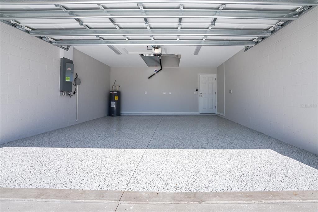 Activo con contrato: $335,000 (3 camas, 2 baños, 1437 Pies cuadrados)