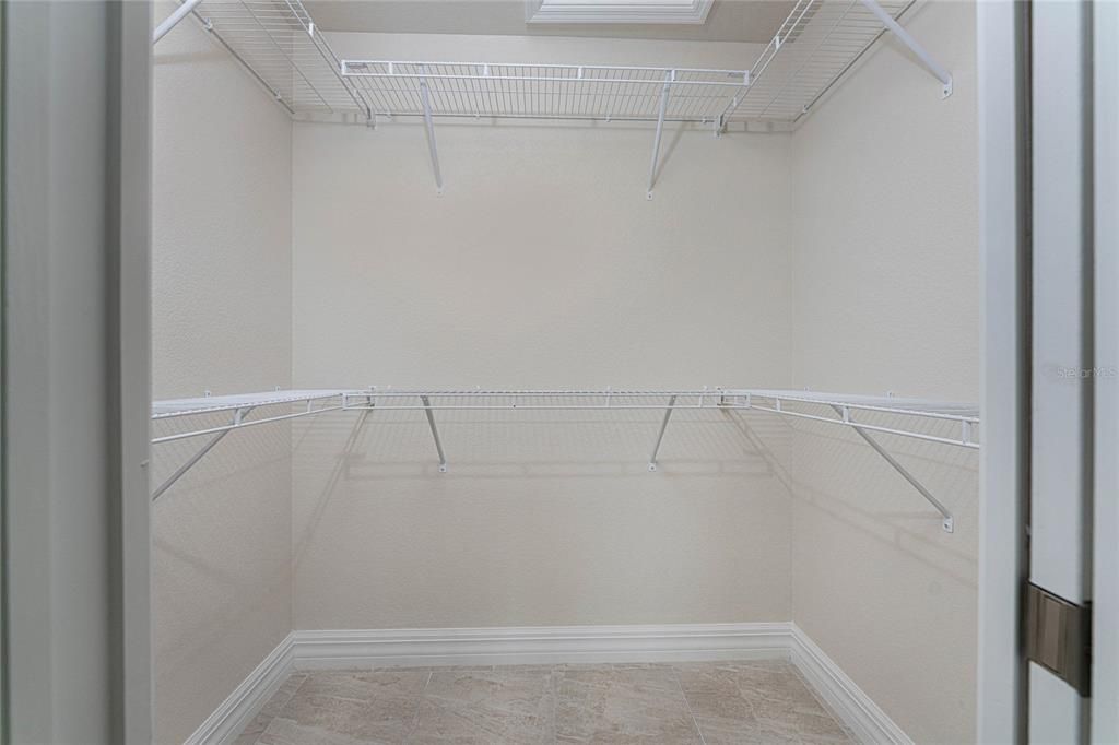 Activo con contrato: $335,000 (3 camas, 2 baños, 1437 Pies cuadrados)