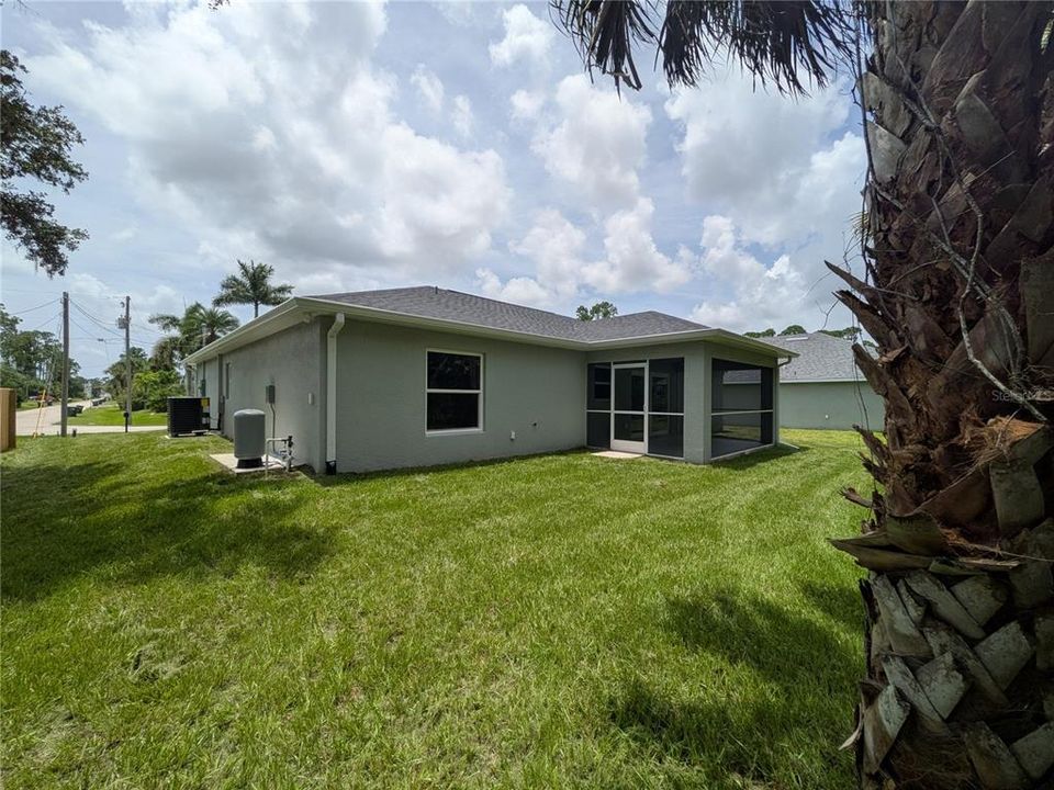 Activo con contrato: $335,000 (3 camas, 2 baños, 1437 Pies cuadrados)