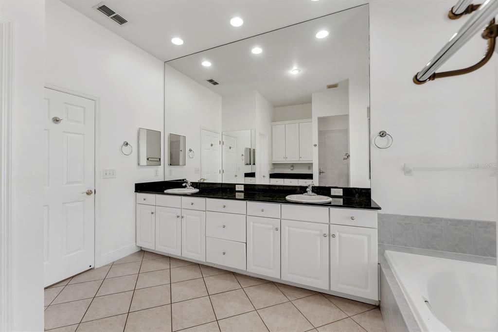 For Rent: $5,000 (5 beds, 4 baths, 3285 Square Feet)