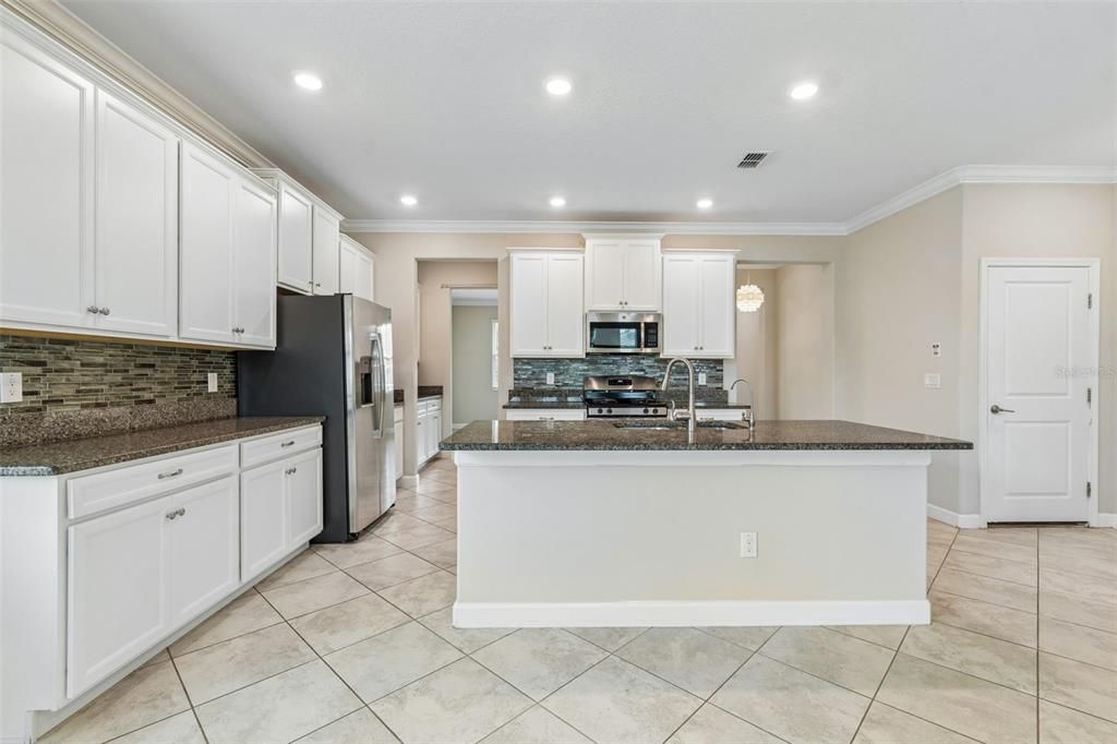 For Rent: $3,490 (5 beds, 3 baths, 3777 Square Feet)