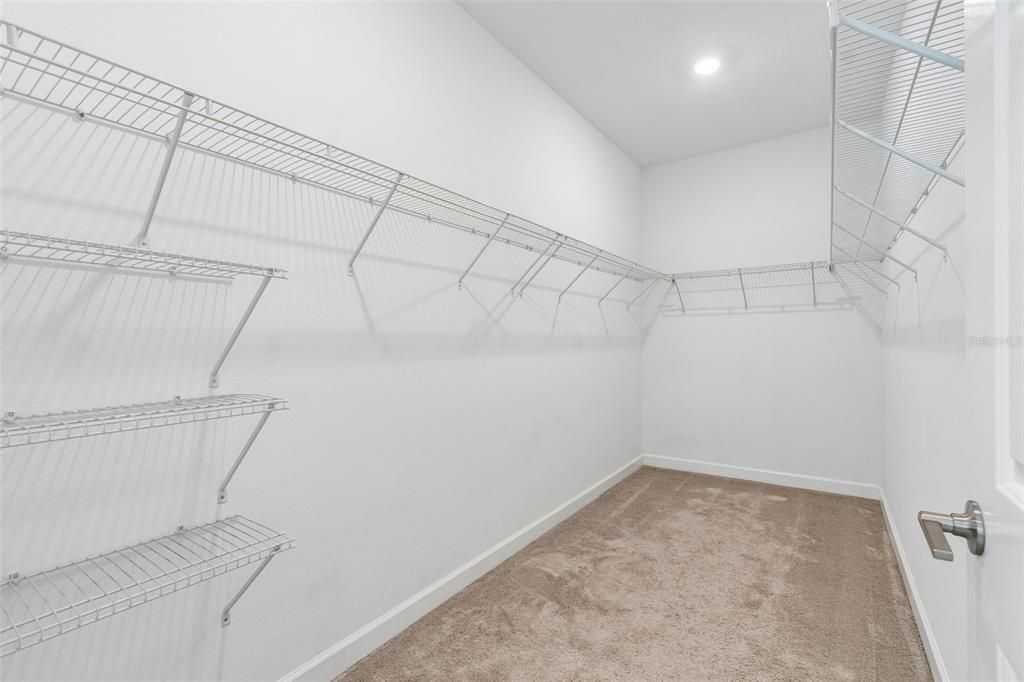 For Rent: $3,490 (5 beds, 3 baths, 3777 Square Feet)