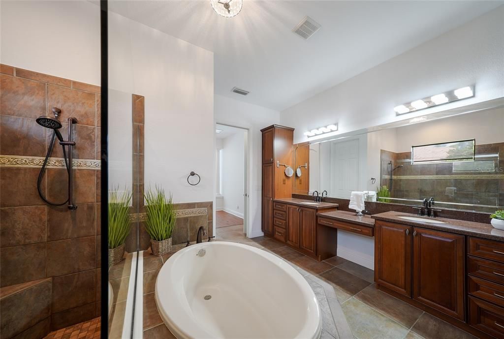 En Venta: $1,075,000 (4 camas, 4 baños, 4176 Pies cuadrados)