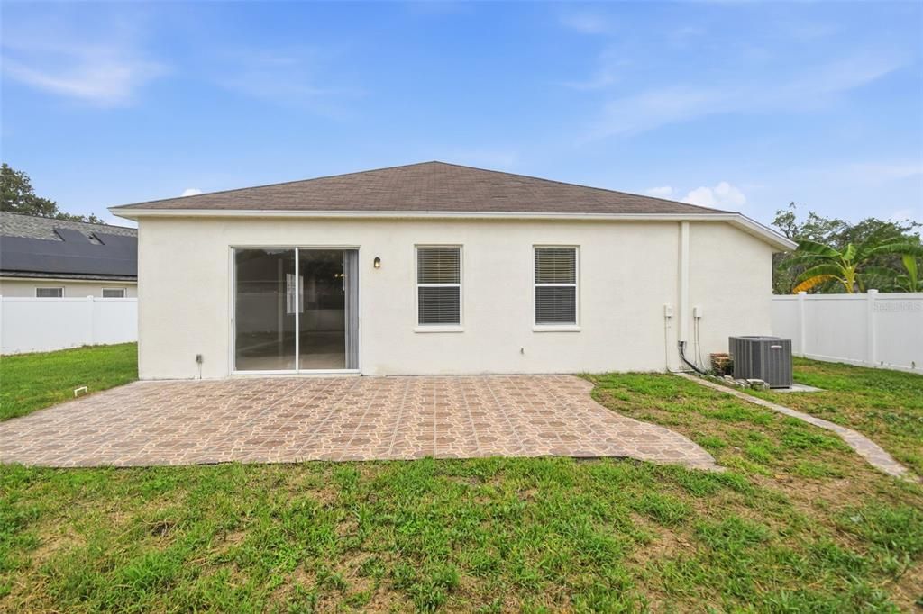 En Venta: $309,900 (4 camas, 2 baños, 2089 Pies cuadrados)