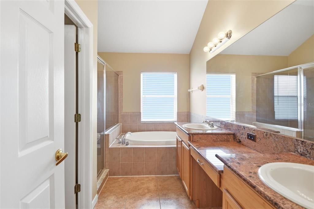 En Venta: $309,900 (4 camas, 2 baños, 2089 Pies cuadrados)