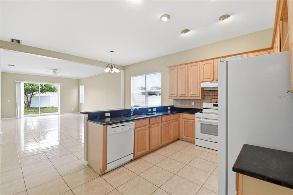 En Venta: $309,900 (4 camas, 2 baños, 2089 Pies cuadrados)