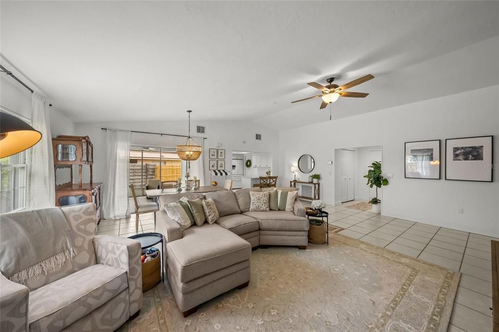 Activo con contrato: $445,000 (3 camas, 2 baños, 1513 Pies cuadrados)