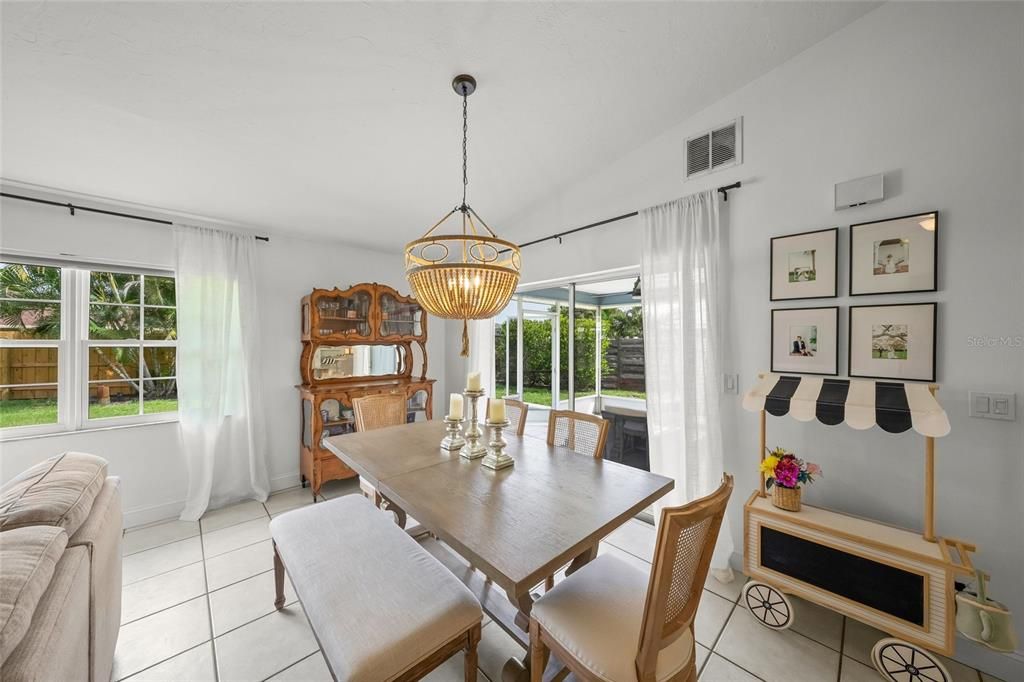 Activo con contrato: $445,000 (3 camas, 2 baños, 1513 Pies cuadrados)