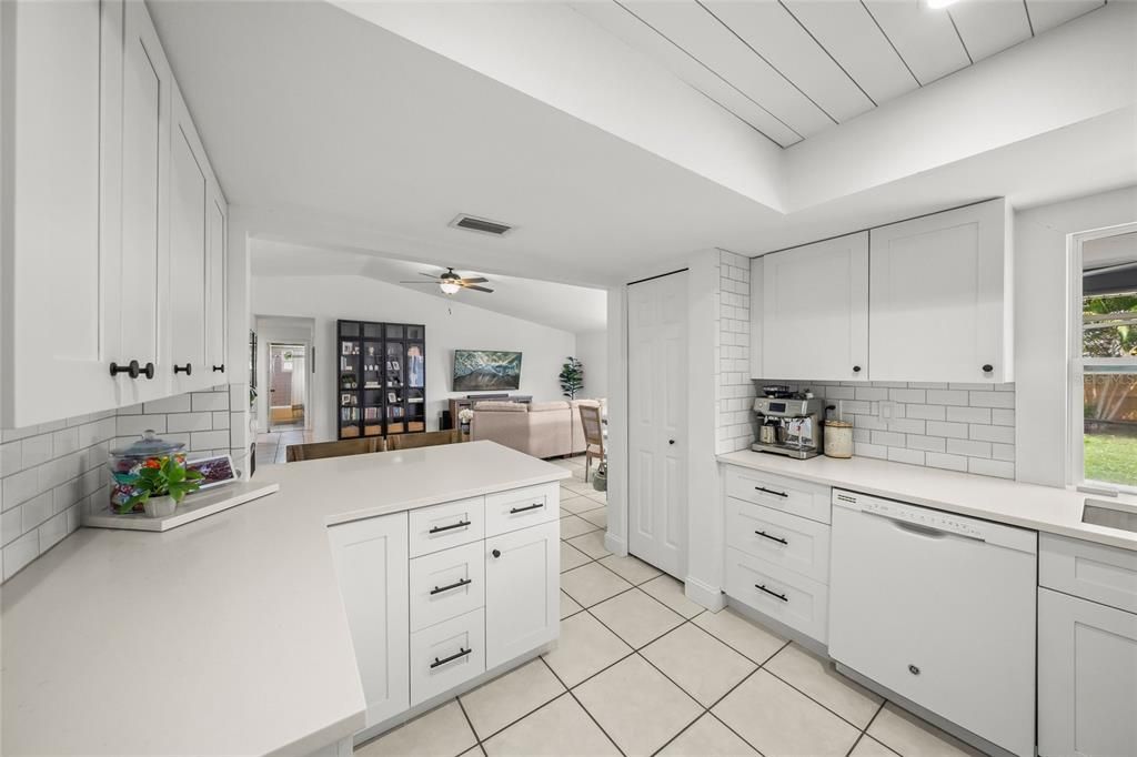 Activo con contrato: $445,000 (3 camas, 2 baños, 1513 Pies cuadrados)