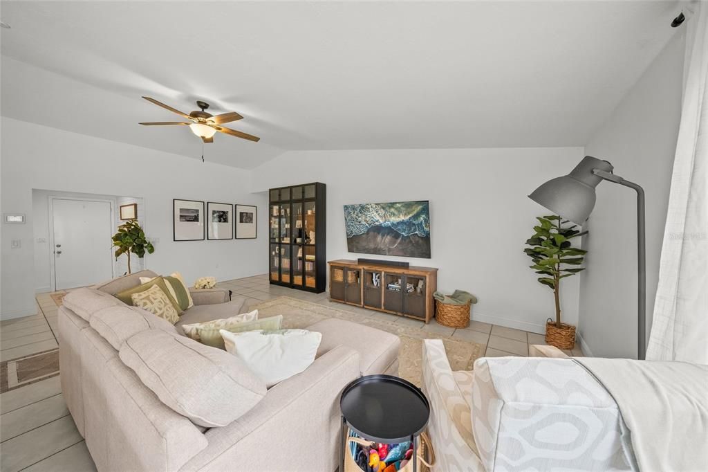 Activo con contrato: $445,000 (3 camas, 2 baños, 1513 Pies cuadrados)