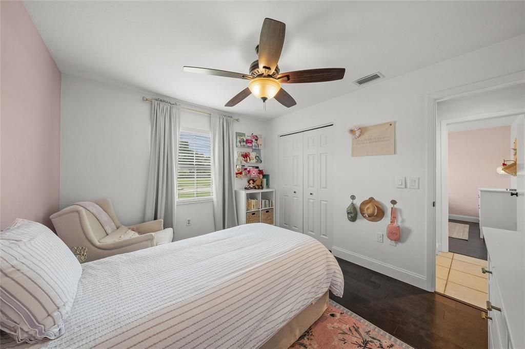 Activo con contrato: $445,000 (3 camas, 2 baños, 1513 Pies cuadrados)