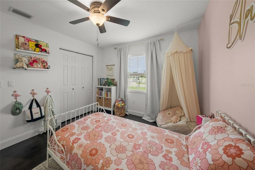 Activo con contrato: $445,000 (3 camas, 2 baños, 1513 Pies cuadrados)