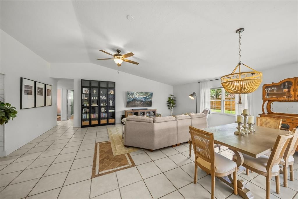 Activo con contrato: $445,000 (3 camas, 2 baños, 1513 Pies cuadrados)
