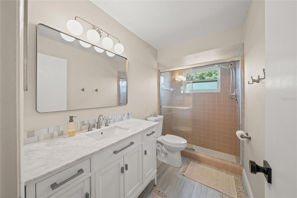 Activo con contrato: $445,000 (3 camas, 2 baños, 1513 Pies cuadrados)