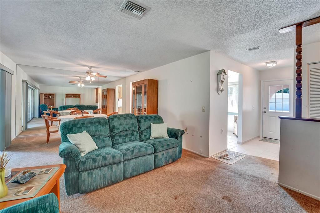 Activo con contrato: $164,900 (2 camas, 2 baños, 1087 Pies cuadrados)