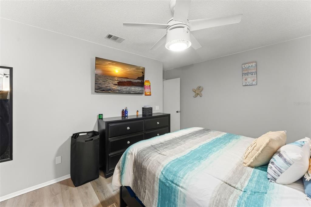 En Venta: $385,000 (3 camas, 3 baños, 1406 Pies cuadrados)