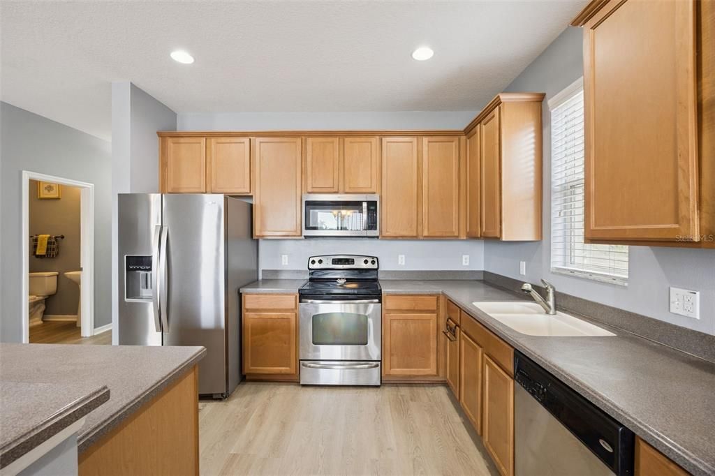 For Sale: $379,000 (4 beds, 3 baths, 2490 Square Feet)