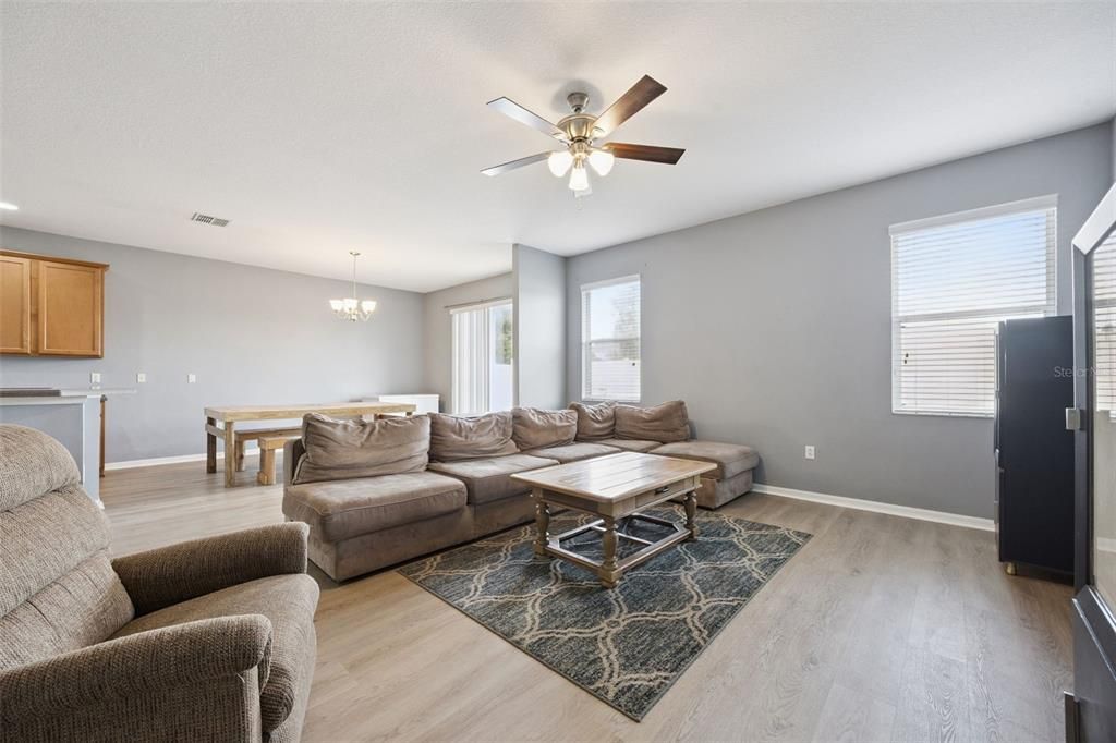 For Sale: $379,000 (4 beds, 3 baths, 2490 Square Feet)